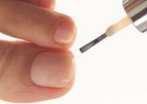 Lack vun Mehltau op de Nägeln